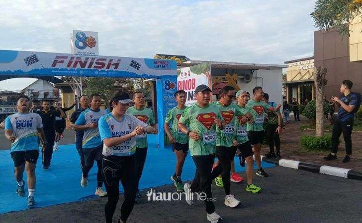 Lari-Sambil-Peduli-Alam-Brimob-Run-2025-Jadi-Panggung-Aksi-Kreatif-Warga-Riau.jpg