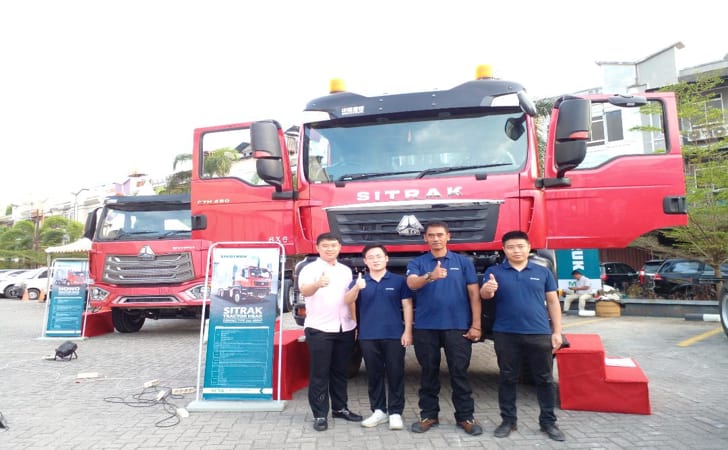 Launching-Sinotruk-di-Jalan-Riau-Pekanbaru.jpg