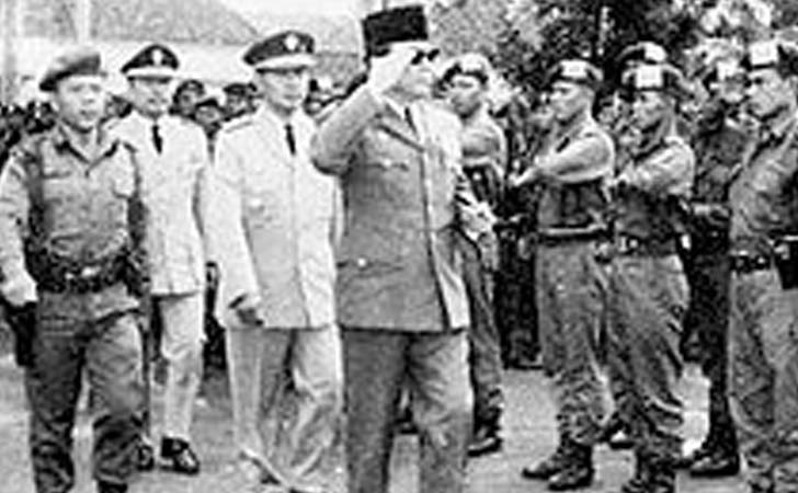 Letkol-Untung-dan-Presiden-Soekarno.jpg