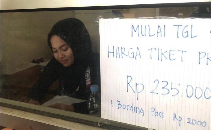 Loket-penjualan-tiket-di-Pelabuhan-Sungai-Duku.jpg