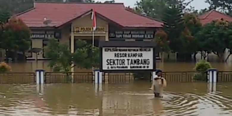 Mapolsek-Tambang-Terendam-Banjir.jpg
