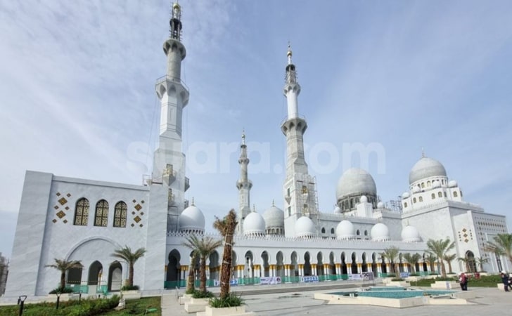 Masjid-Sheikh-Zayed-Solo.jpg