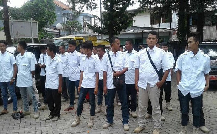 Massa-Bukan-Warga-Jakarta.jpg