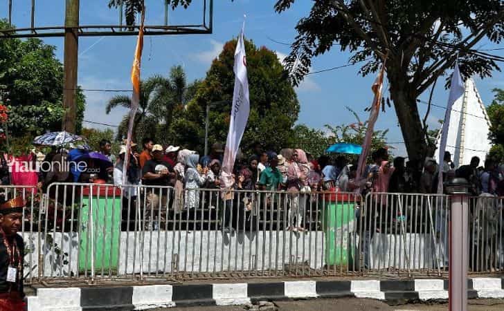 Masyarakat-memadati-lokasi-pembukaan-Pacu-Jalur.jpg
