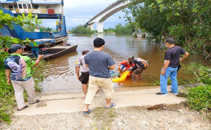 Mayat-perempuan-di-sungai-siak.jpg