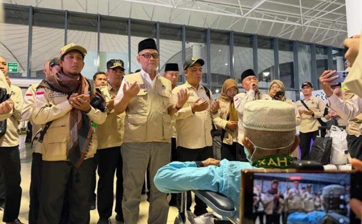 Menhaj-Lepas-Kloter-Pertama-Jemaah-Haji-Indonesia-Pulang-ke-Tanah-Air.jpg