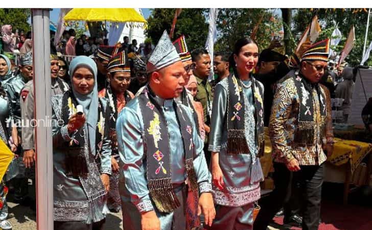 Menparekraf-hadiri-Festival-Pacu-jalur.jpg