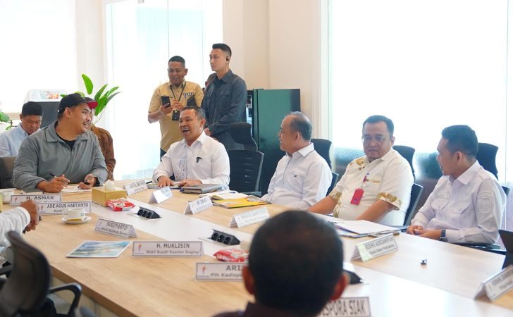 Menpora-Dukung-Pemanfaatan-Aset-Eks-PON-Riau-Secara-Optimal.jpg