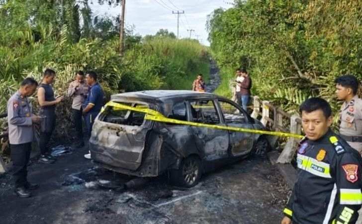 Mobil-Terbakar-di-Tembilahan-Dua-Penumpang-Alami-Luka-Bakar-Serius.jpg