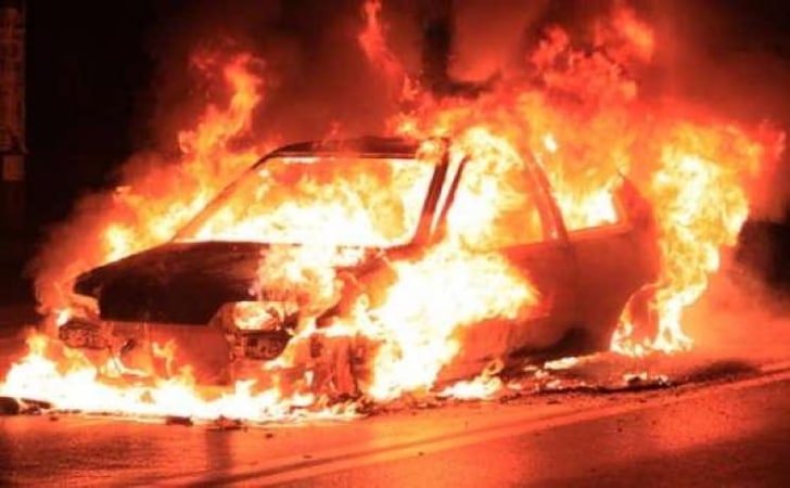 Mobil-terbakar5.jpg