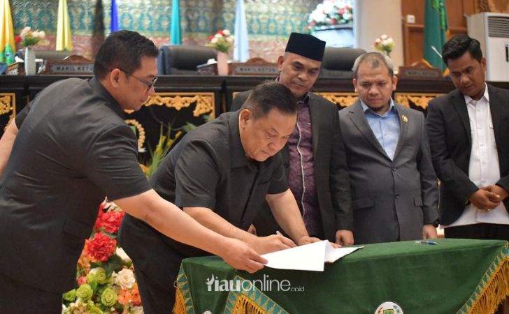 Nilai-APBD-Murni-Riau-2026-Disepakati-Rp832-Triliun.jpg
