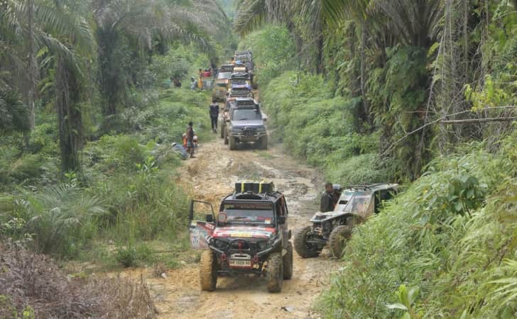 Offroad-di-danau-buatan.jpg