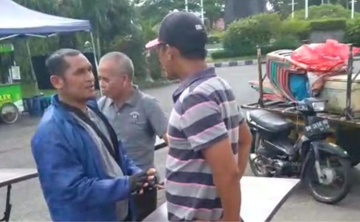 Oknum-preman-di-bundaran-keris.jpg