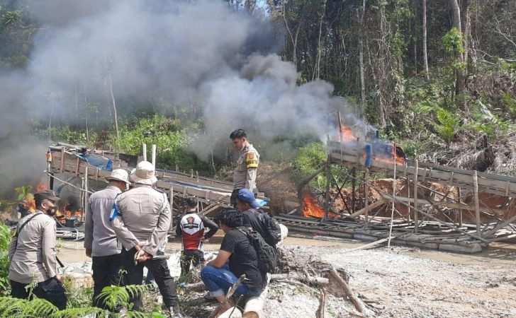 Operasi-Tambang-Emas-Ilegal-di-Inhu-10-Rakit-Dimusnahkan.jpg
