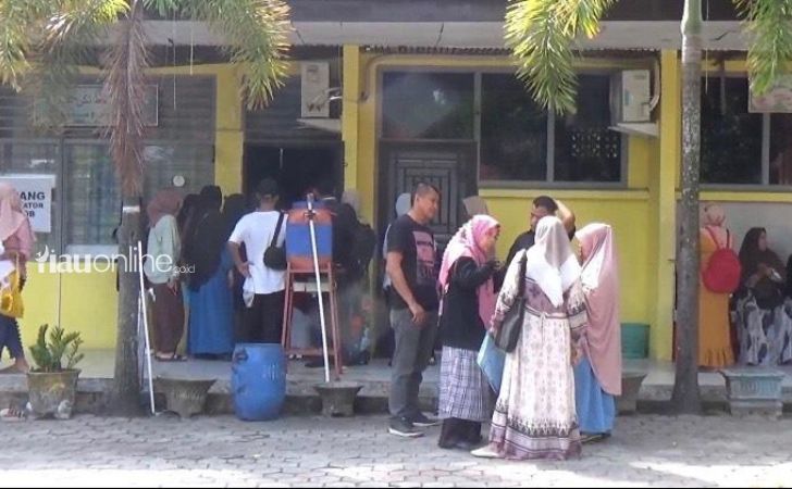 Orangtua-siswa-di-SMPN-13-pekanbaru.jpg