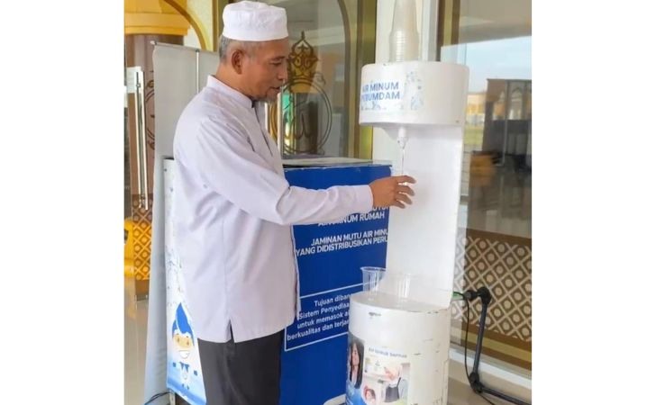 PDAM-Tirta-Siak-Sediakan-Air-Minum-Langsung-Konsumsi-di-Donasi-untuk-Palestina.jpg