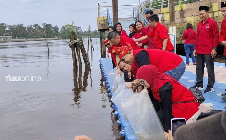 PDIP-Siak-tebar-ikan.jpg