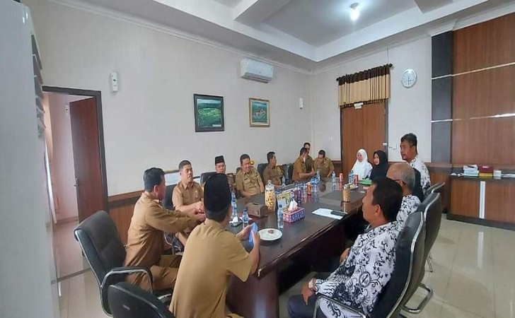 PGRI-Kuansing-lakukan-audiensi-bersama-Plt-Bupati.jpg