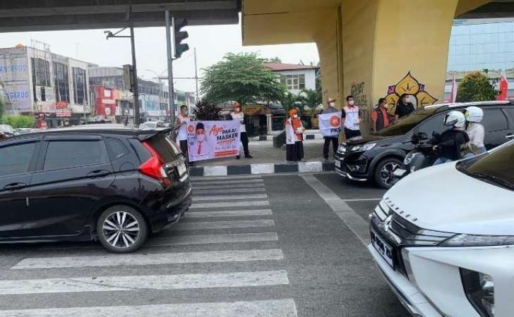 PKS-Pekanbaru-bagi-masker.jpg