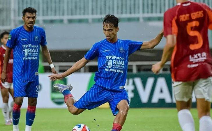 PSPS-Pekanbaru-Balikkan-Keadaan-Tinggalkan-Garudayaksa-di-Babak-Pertama.jpg