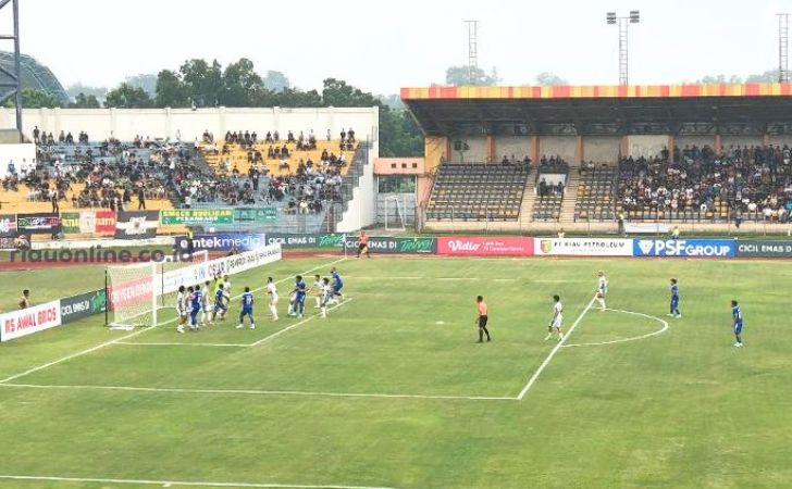 PSPS-Pekanbaru-vs-PSMS-Medan-di-PKu.jpg