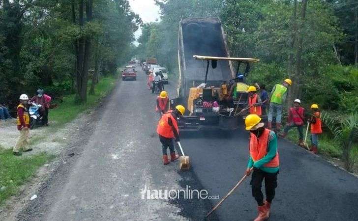 PUPR-Siak-Pastikan-Pekerjaan-Jalan-Lubuk-Miyam-Sesuai-Spesifikasi.jpg