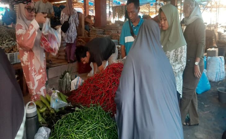 Padagang-cabai-di-pasar-teluk-kuantan.jpg