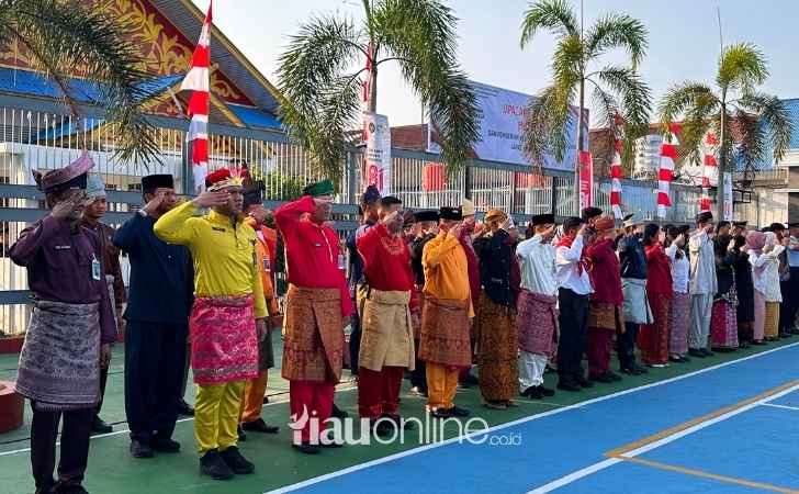 Pakai-Pakaian-Adat-Warnai-Upacara-HUT-ke-81-RI-di-Lapas-Kelas-IIA-Pekanbaru.jpg