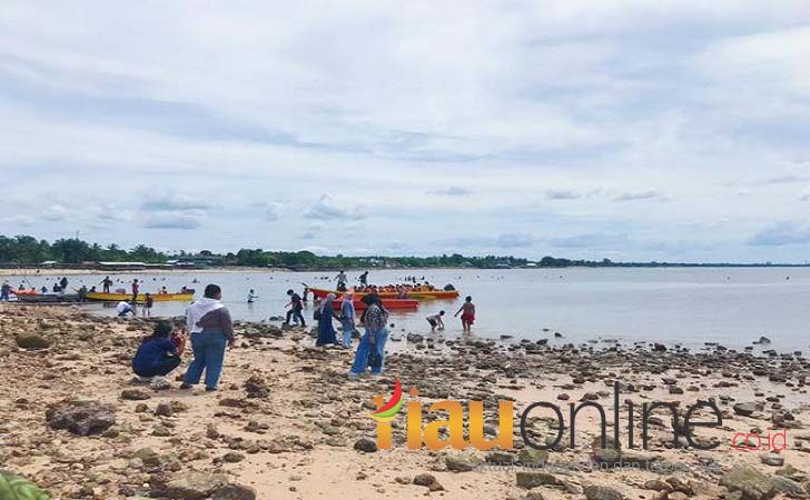 Pantai-Koneng2.jpg