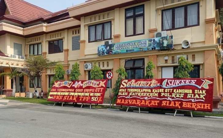 Papan-bunga-di-Polres-Siak.jpg