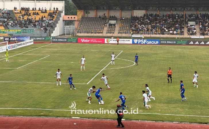 Paparan-Asap-Ganggu-Pertandingan-PSPS-vs-PSMS-Ini-Pengakuan-Akhyar-Ilyas.jpg