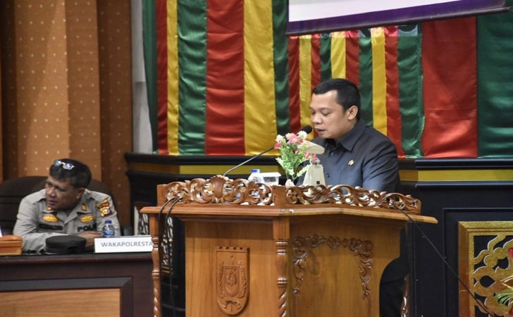 Paripurna-DPRD-Pekanbaru3.jpg
