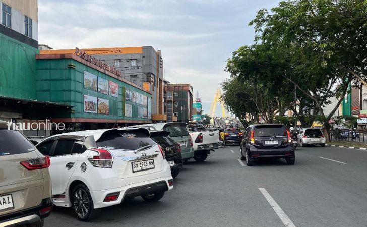 Parkir-di-pasar-buah-sudirman.jpg