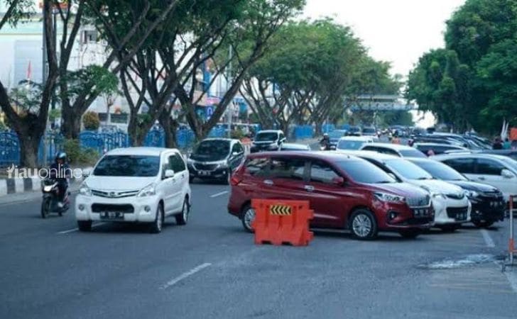 Parkir-di-pasar-buah2.jpg