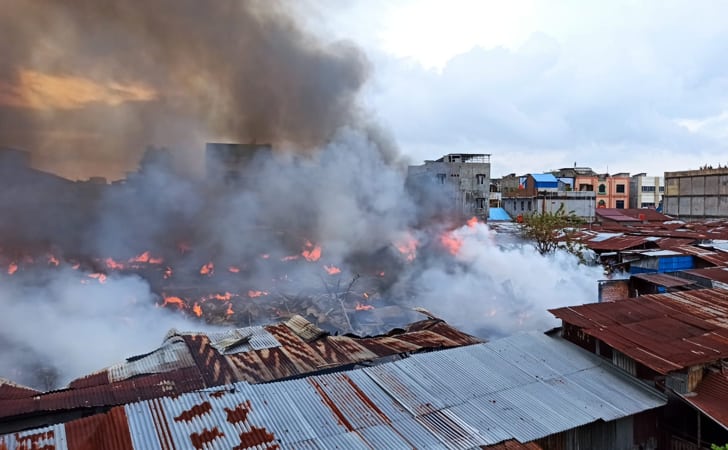 Pasar-Cik-Puan-terbakar2.jpg