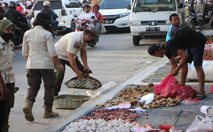 Pasar-tumpah-Ahmad-Yani.jpg