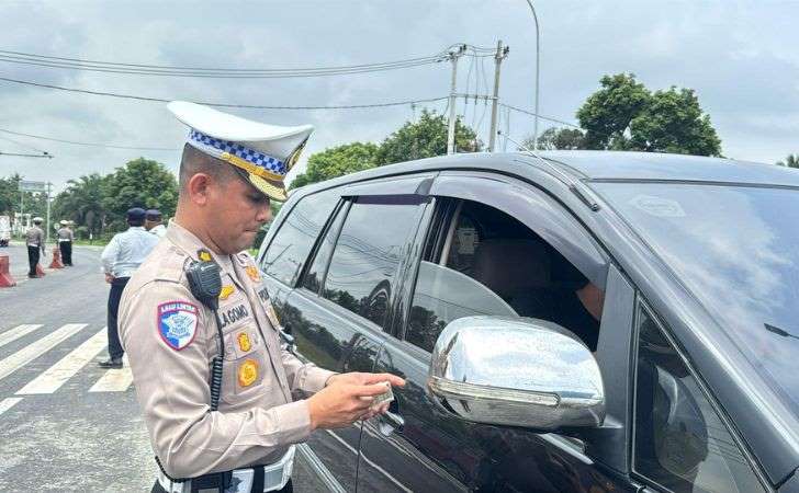 Pastikan-Kelancaran-Mudik-Polisi-Tertibkan-Travel-Gelap-dan-Truk-ODOL.jpg