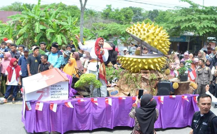 Pawai-karnawal-HUT-RI-di-Siak.jpg