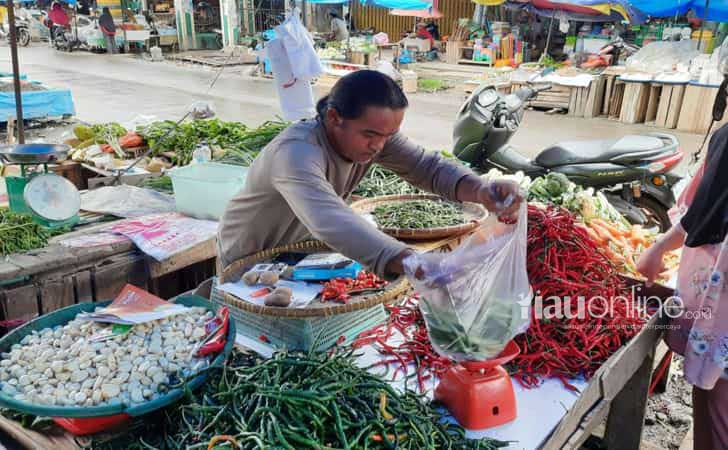 Pedagang-cabai-di-pasar-pekanbaru2.jpg