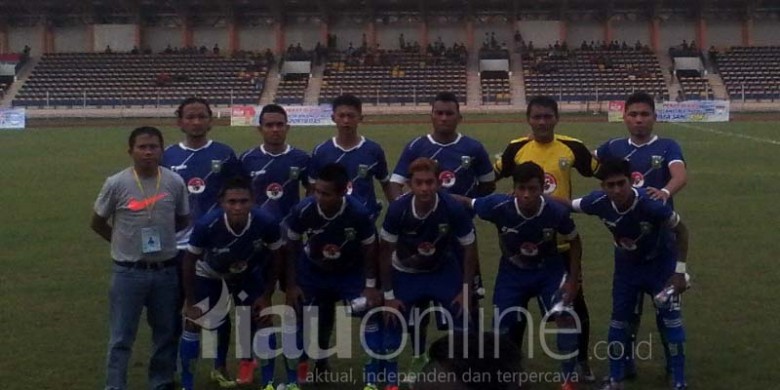 Pemain-PSPS-Bersama-Pelatih.jpg