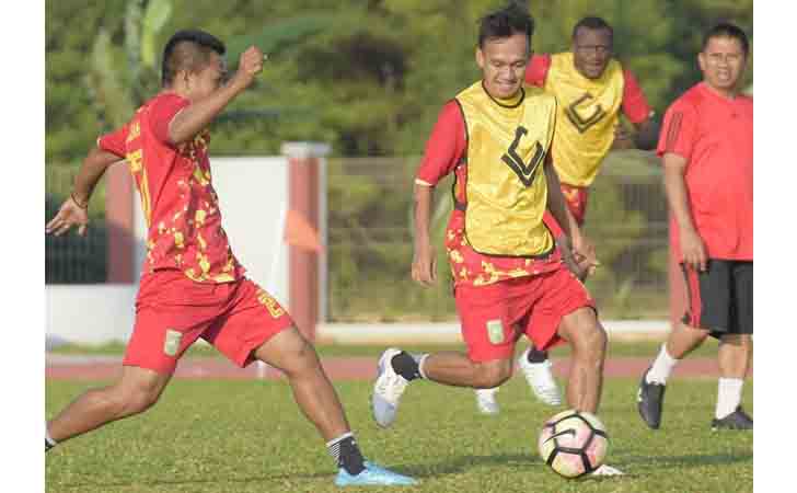 Pemain-PSPS-Riau-Ibrahim-Wolly.jpg