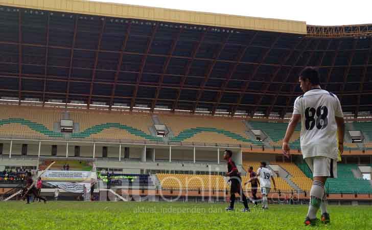 Pemain-PSPS-Riau-Pemanasan-di-Stadion-Utama.jpg