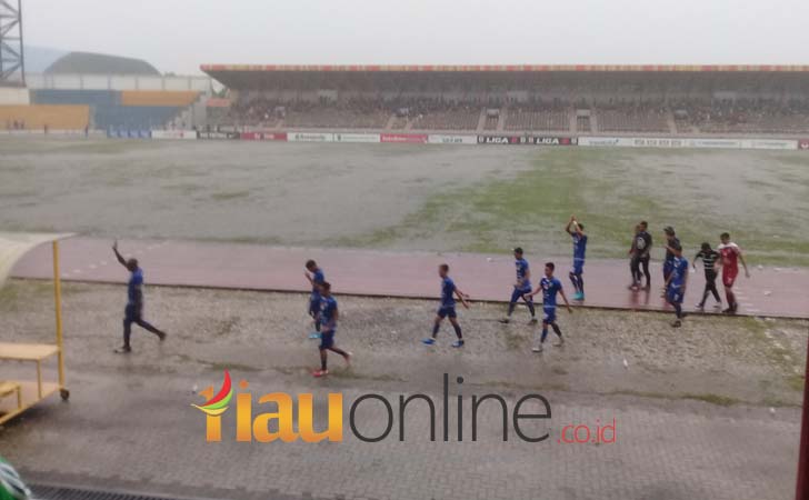 Pemain-PSPS-Riau-Usai-Jamu-Persis-Solo.jpg