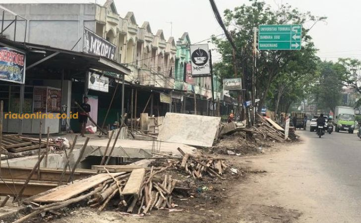Pembangunan-drainase-di-Jalan-Paus.jpg