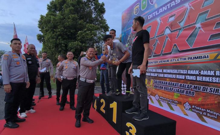 Pemenang-drag-bike-polda-riau.jpg