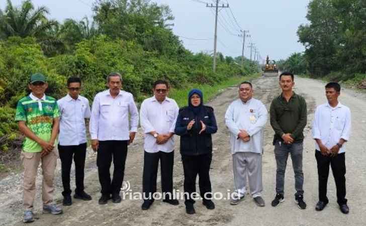 Pemkab-Siak-Libatkan-Perusahaan-untuk-Revitalisasi-Jalan-Rusak-Parah.jpg