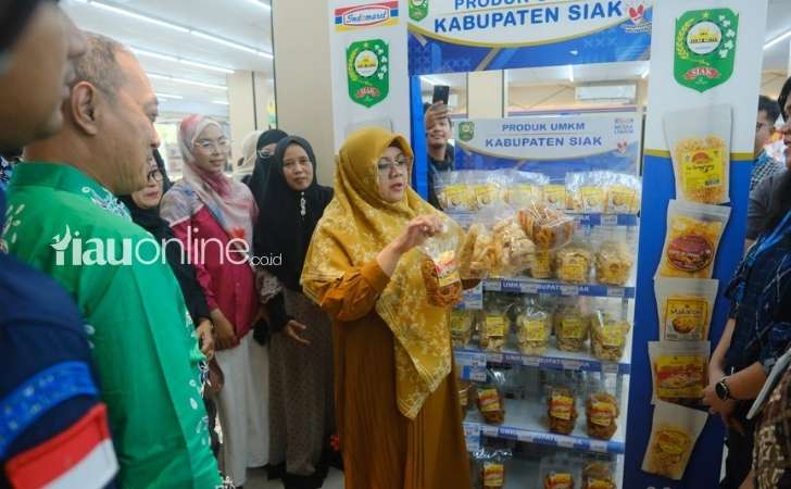 Pemkab-dan-Indomaret-Perkuat-Kolaborasi-Produk-UMKM-Siak-Masuk-Ritel-Modern.jpg