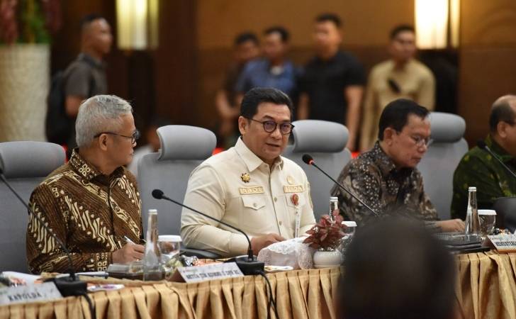 Pemprov-Riau-Kategorikan-BRK-Syariah-Jadi-Salah-Satu-Penopang-Utama-PAD.jpg