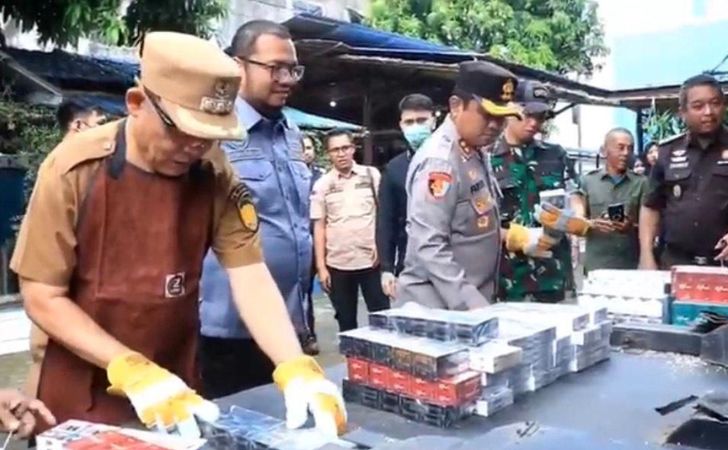 Pemusnahan-rokok-ilegal-di-tembilahan.jpg