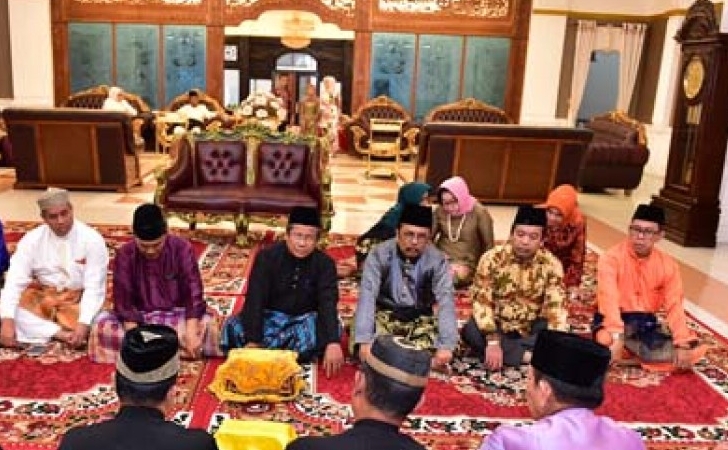 Penabalan-gelar-adat.jpg